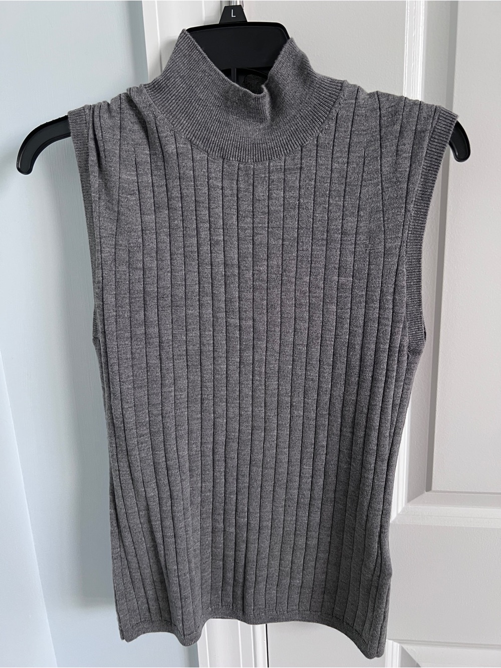 Banana Republic Gray Sleeveless Ribbed Mock Neck Tank merino wool